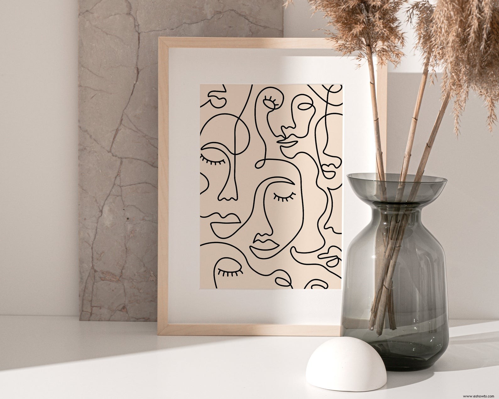 Line Art es la declaración minimalista que necesita la pared de su galería 