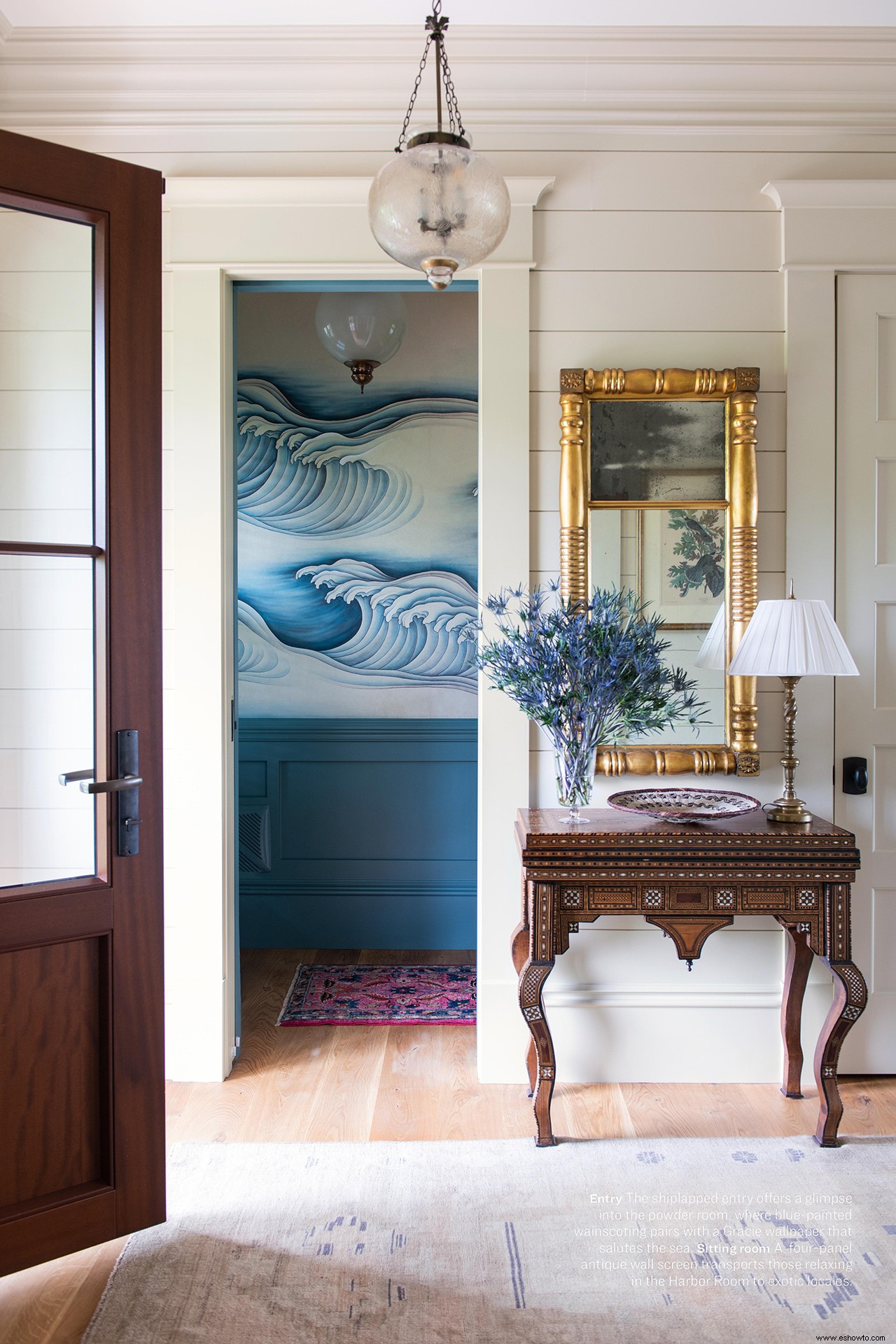 Elegantes antigüedades aportan calidez a un hogar de Carolina del Sur inspirado en el mar 