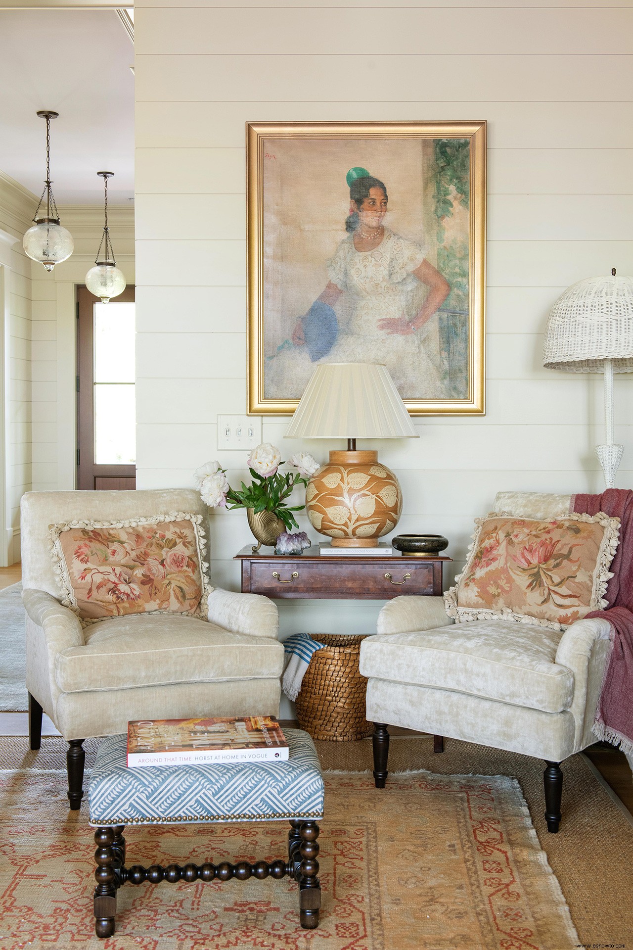Elegantes antigüedades aportan calidez a un hogar de Carolina del Sur inspirado en el mar 