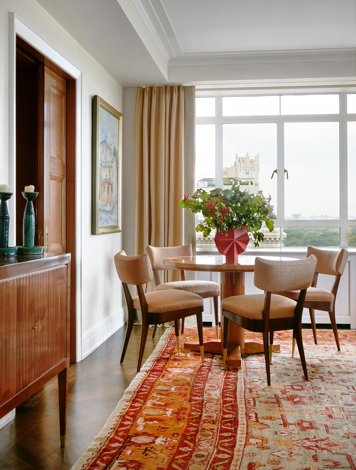 Las habitaciones inspiradas en la naturaleza complementan las vistas de Central Park en este apartamento de Manhattan 