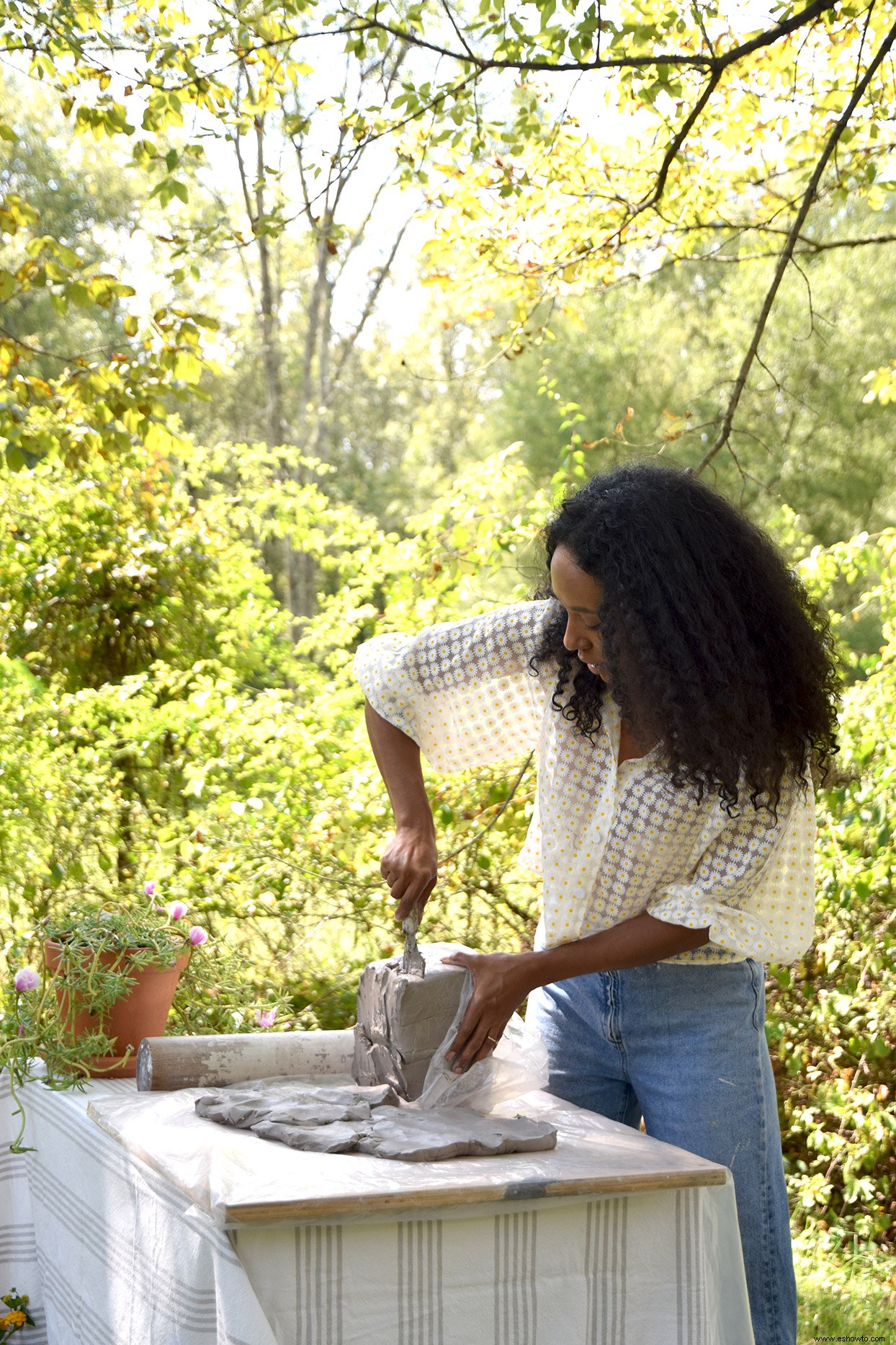 La artista Ronni Nicole Robinson preserva la belleza de las flores con detalles impecables 