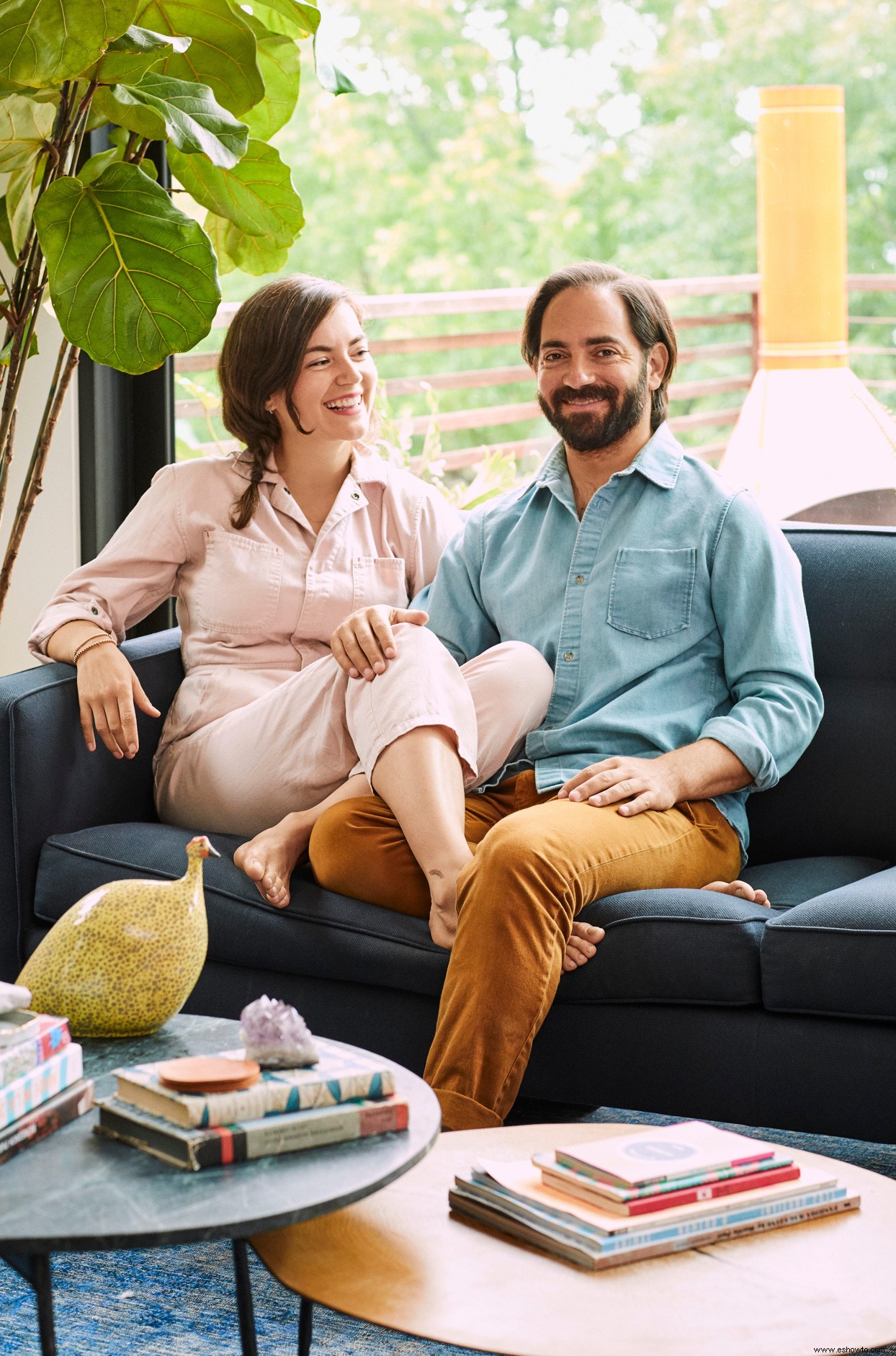 La estilista Ellen Marie Bennett y Casey Caplowe combinan estilos a la perfección en su casa y jardín de Los Ángeles 