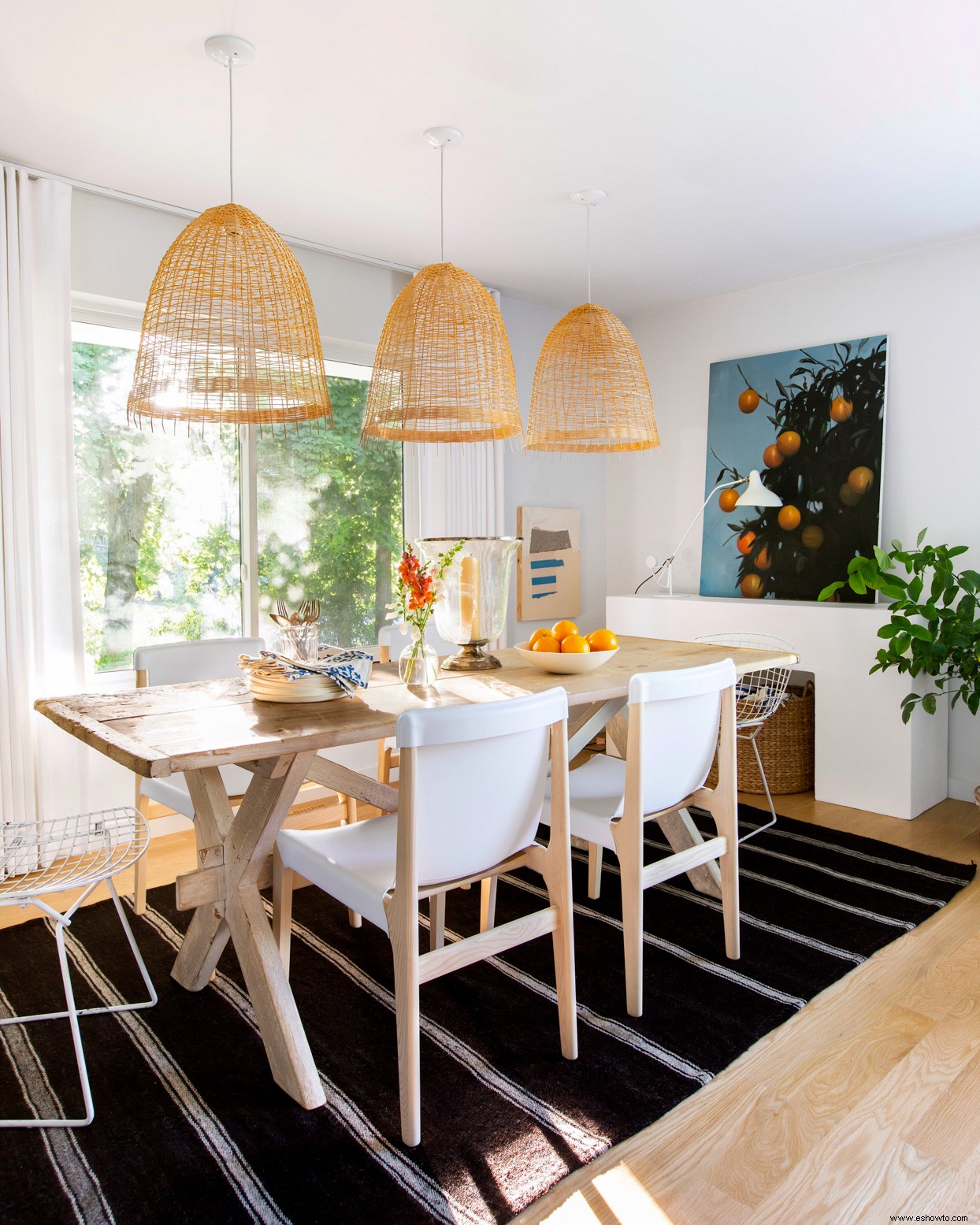 El estilo escandinavo y las antigüedades francesas llenan la encantadora casa de los años 50 de Michelle Adams 