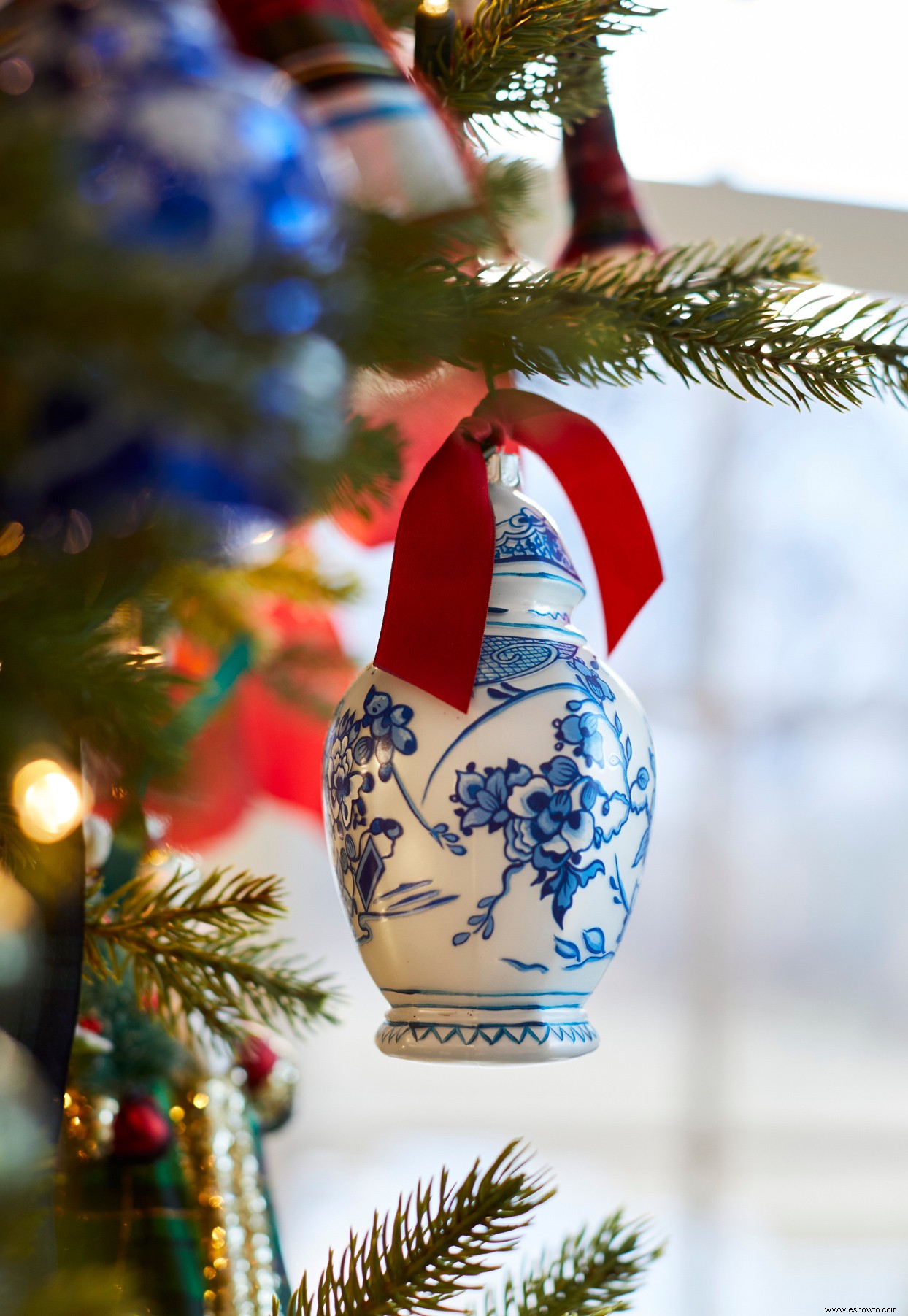 Esta casa de ensueño brilla con tonos de azul y espíritu navideño 