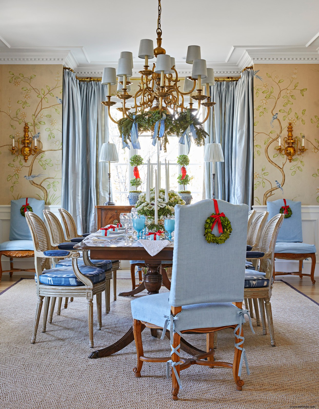 Esta casa de ensueño brilla con tonos de azul y espíritu navideño 