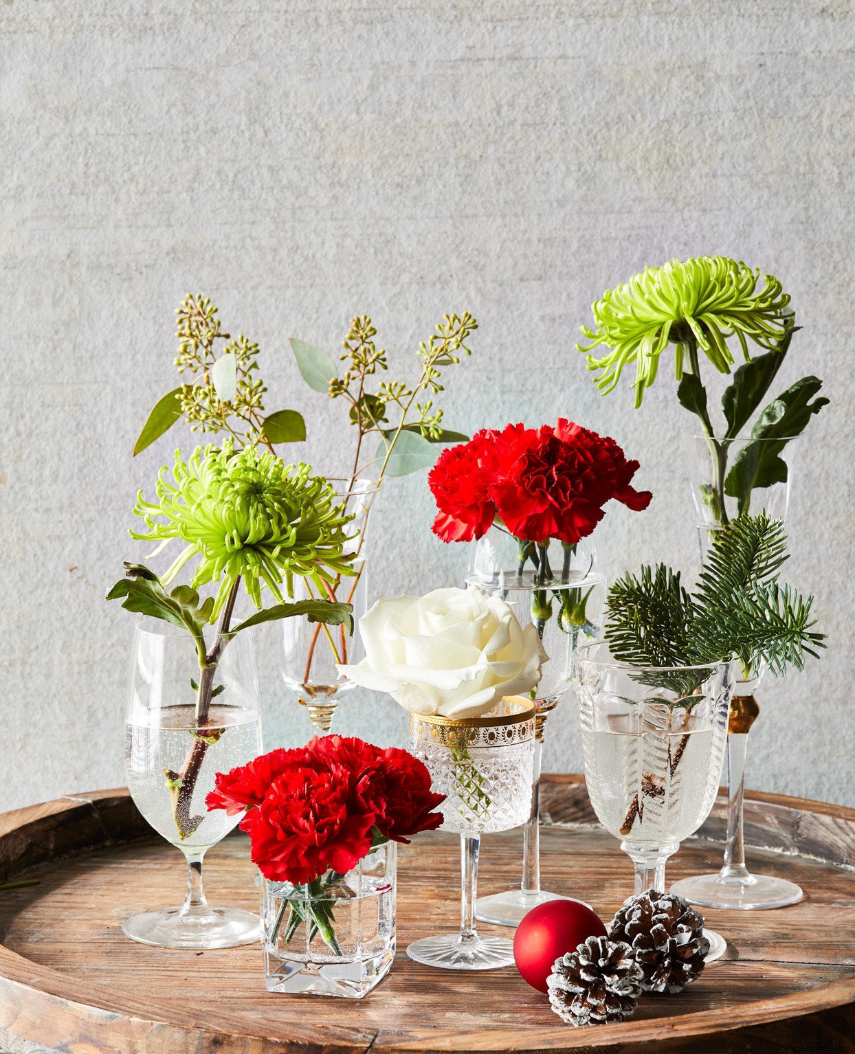 6 arreglos florales de invierno que puedes hacer con flores compradas en tiendas 