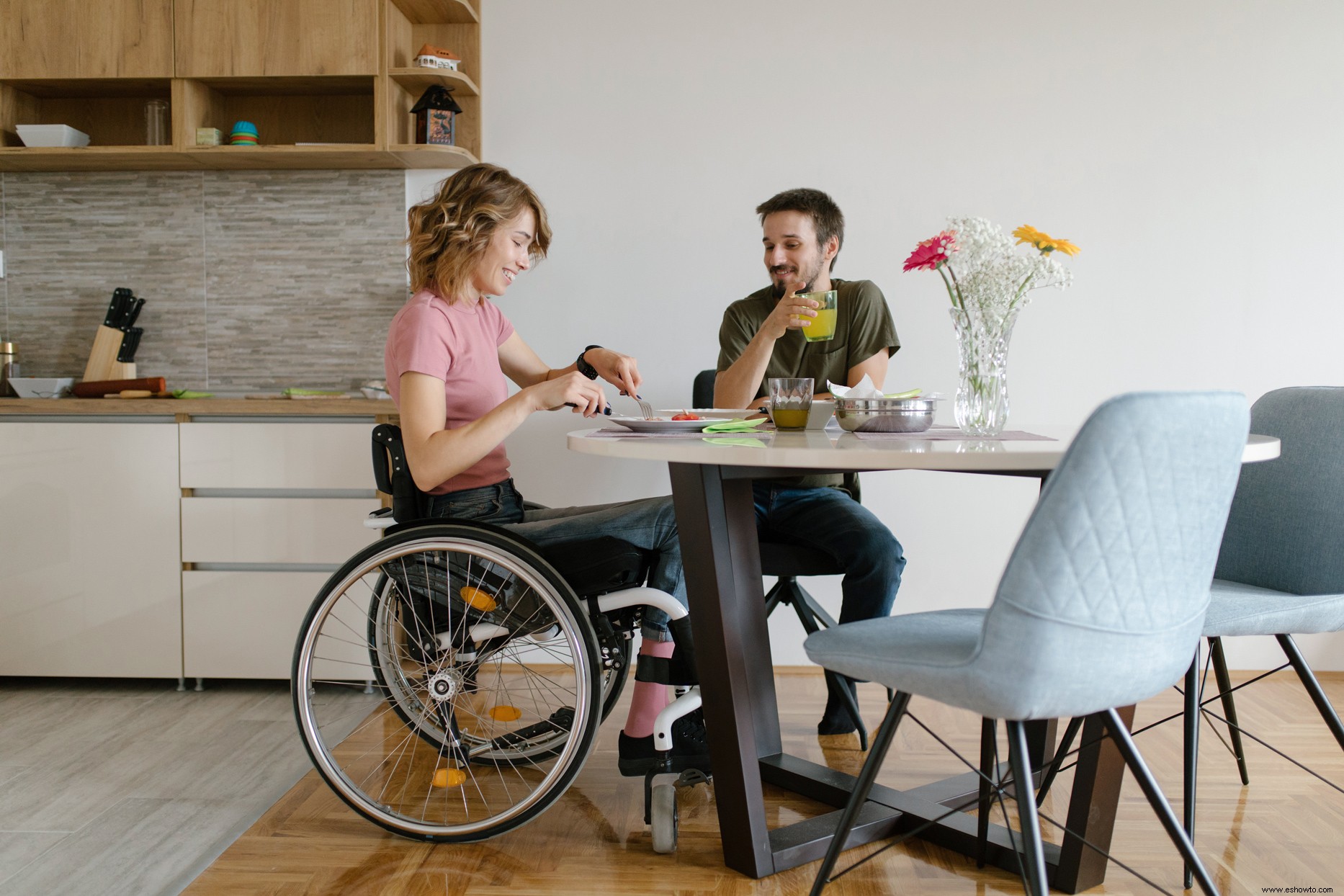 6 actualizaciones de bajo costo para que su cocina sea accesible para sillas de ruedas 