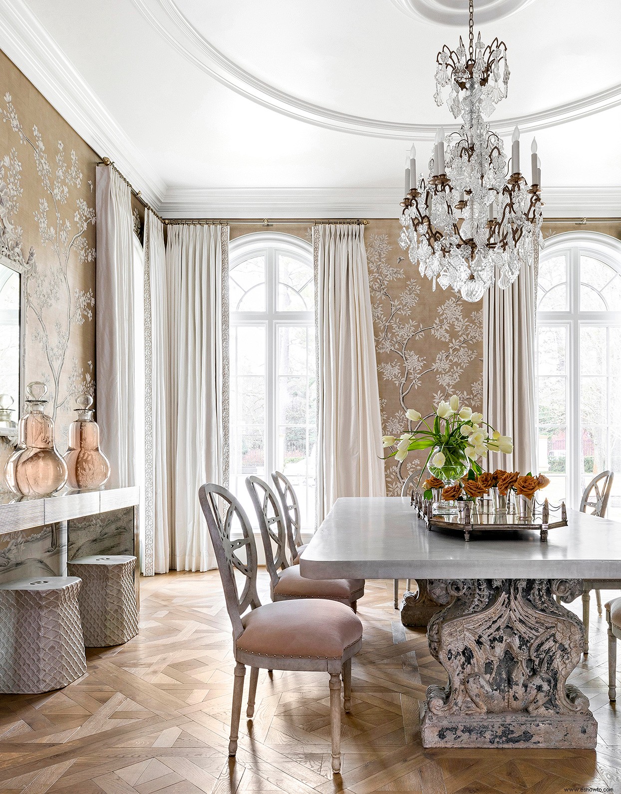 Un nuevo hogar une maravillosamente la elegancia parisina con el pulido moderno 