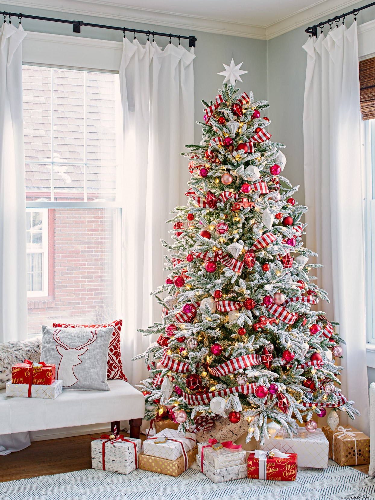 Cómo decorar un árbol de Navidad en 3 sencillos pasos 