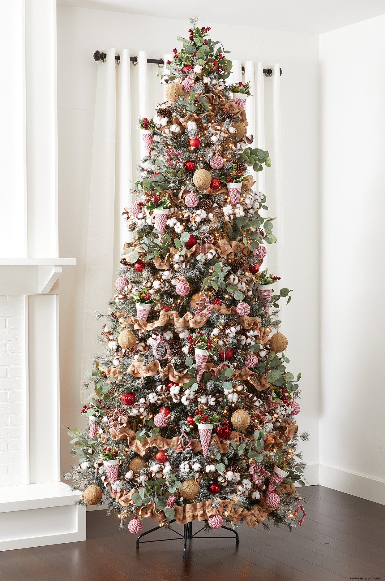 Cómo decorar un árbol de Navidad en 3 sencillos pasos 