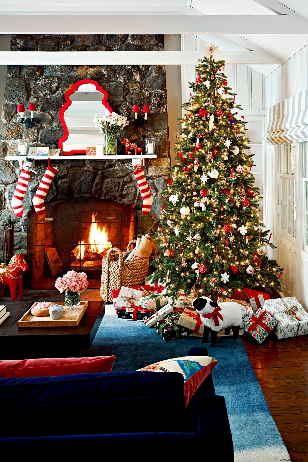 Cómo poner luces en un árbol de Navidad como un profesional 