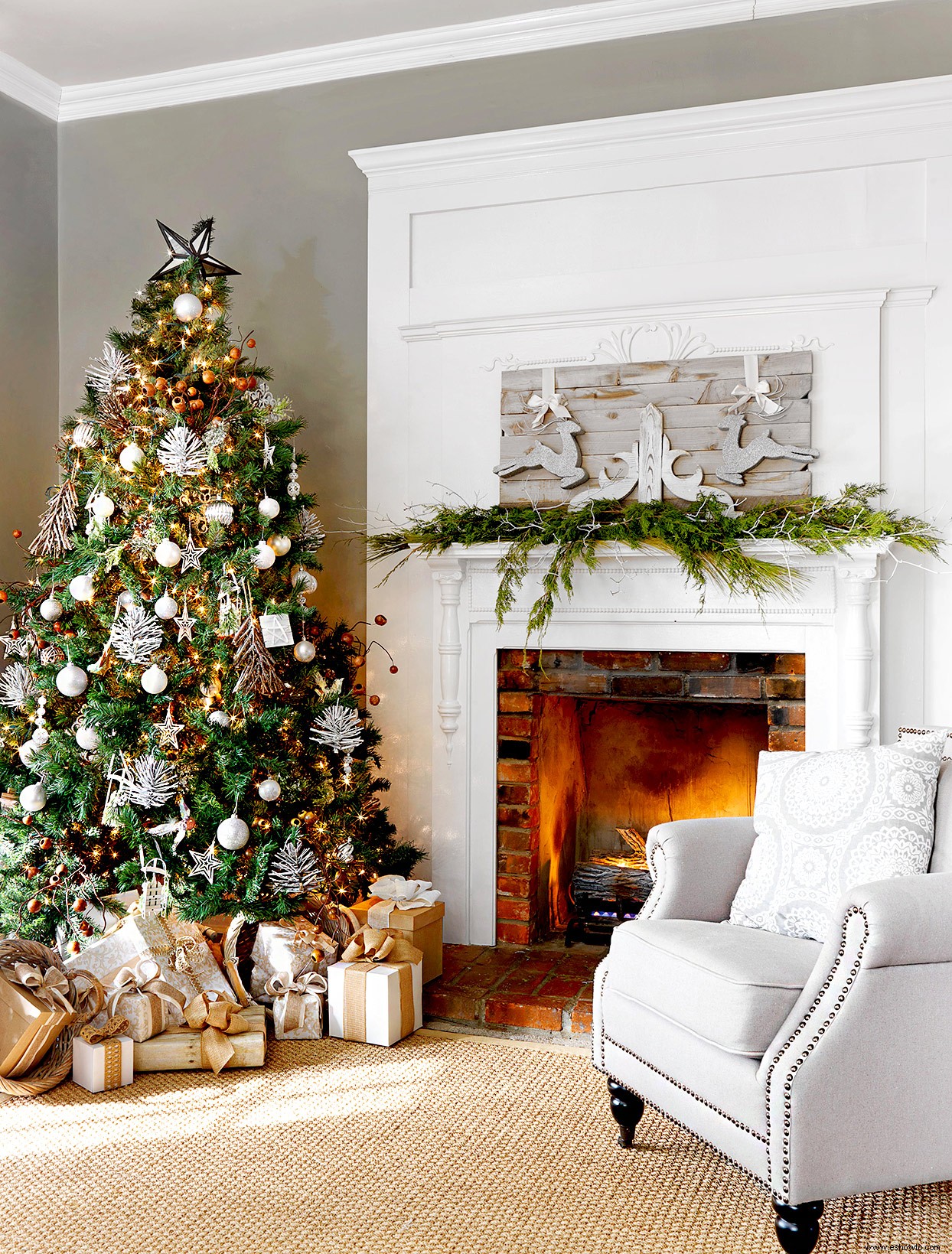 Cómo poner luces en un árbol de Navidad como un profesional 