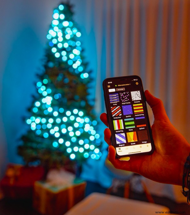 Cómo poner luces en un árbol de Navidad como un profesional 