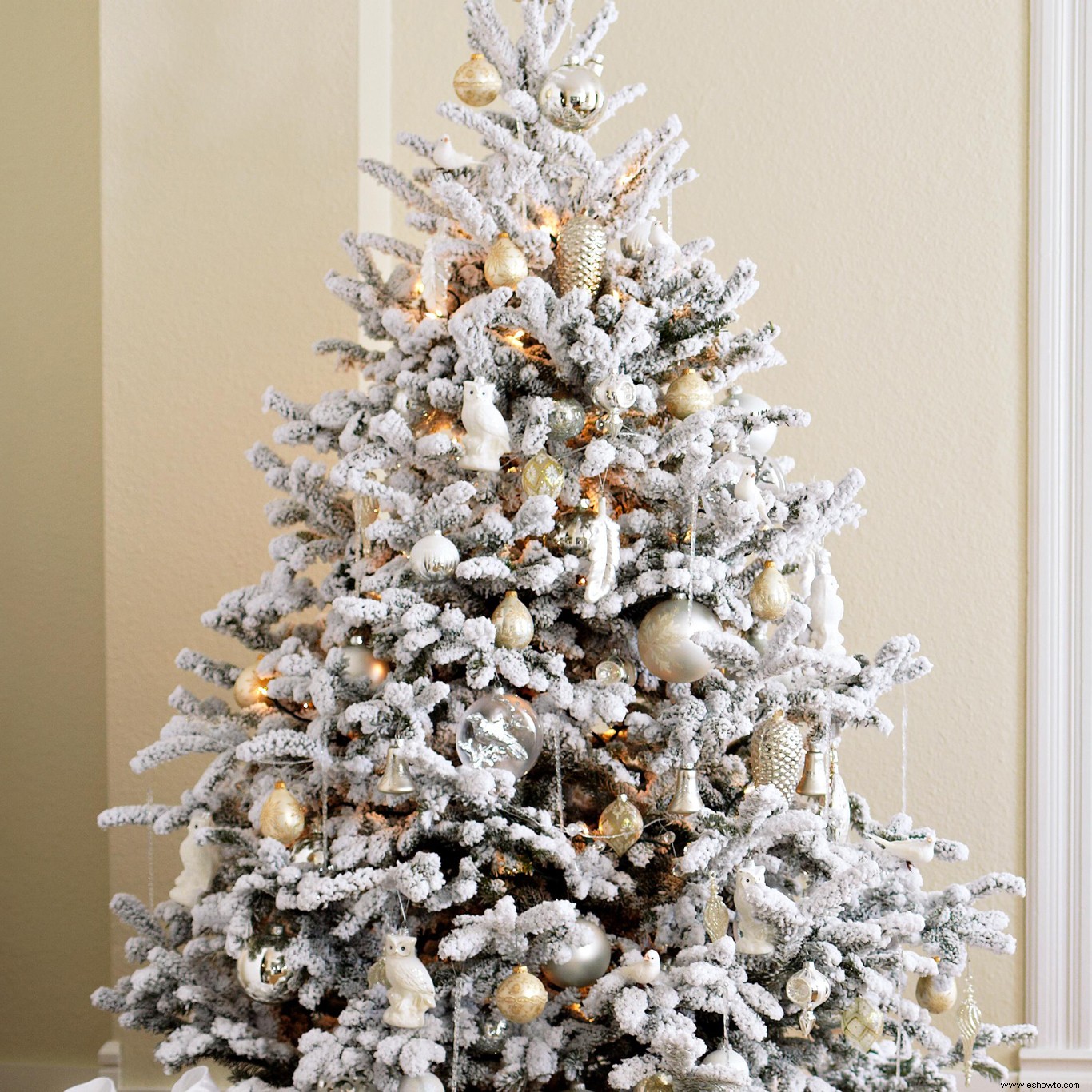 Cómo adornar un árbol de Navidad:dos métodos fáciles 