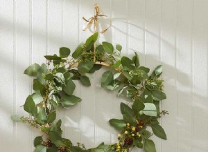 Cómo Crear una Corona de Eucalipto Versátil y Elegante para Toda la Temporada