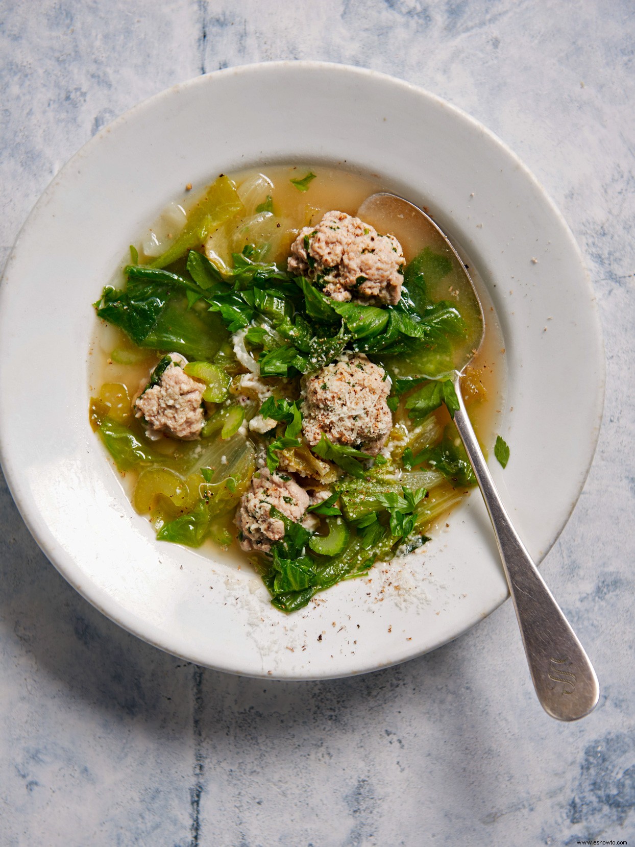 Sopa De Albóndigas De Cerdo Y Escarola 