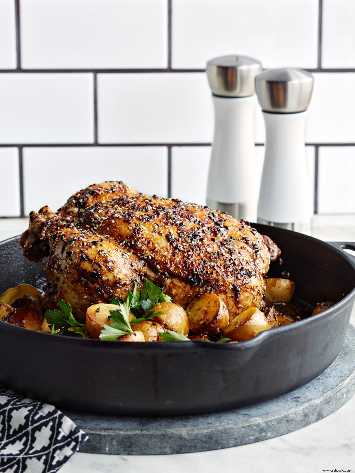 Pollo asado con costra de sésamo 