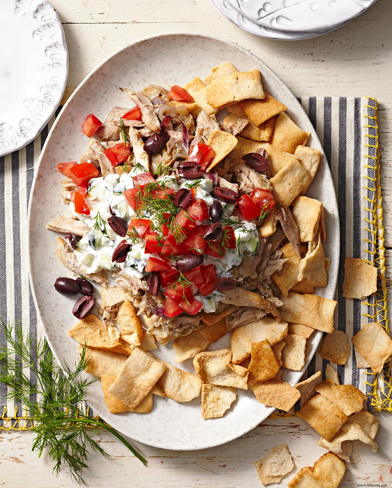 Gyro Nachos con Salsa Tzatziki 