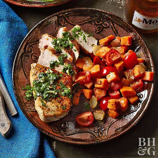 Chuletas De Cerdo A La Plancha Con Chimichurri De Cilantro Y Camotes Crujientes 