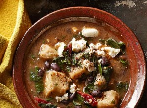 Sopa de Frijoles Negros y Acelgas con Dumplings de Masa 