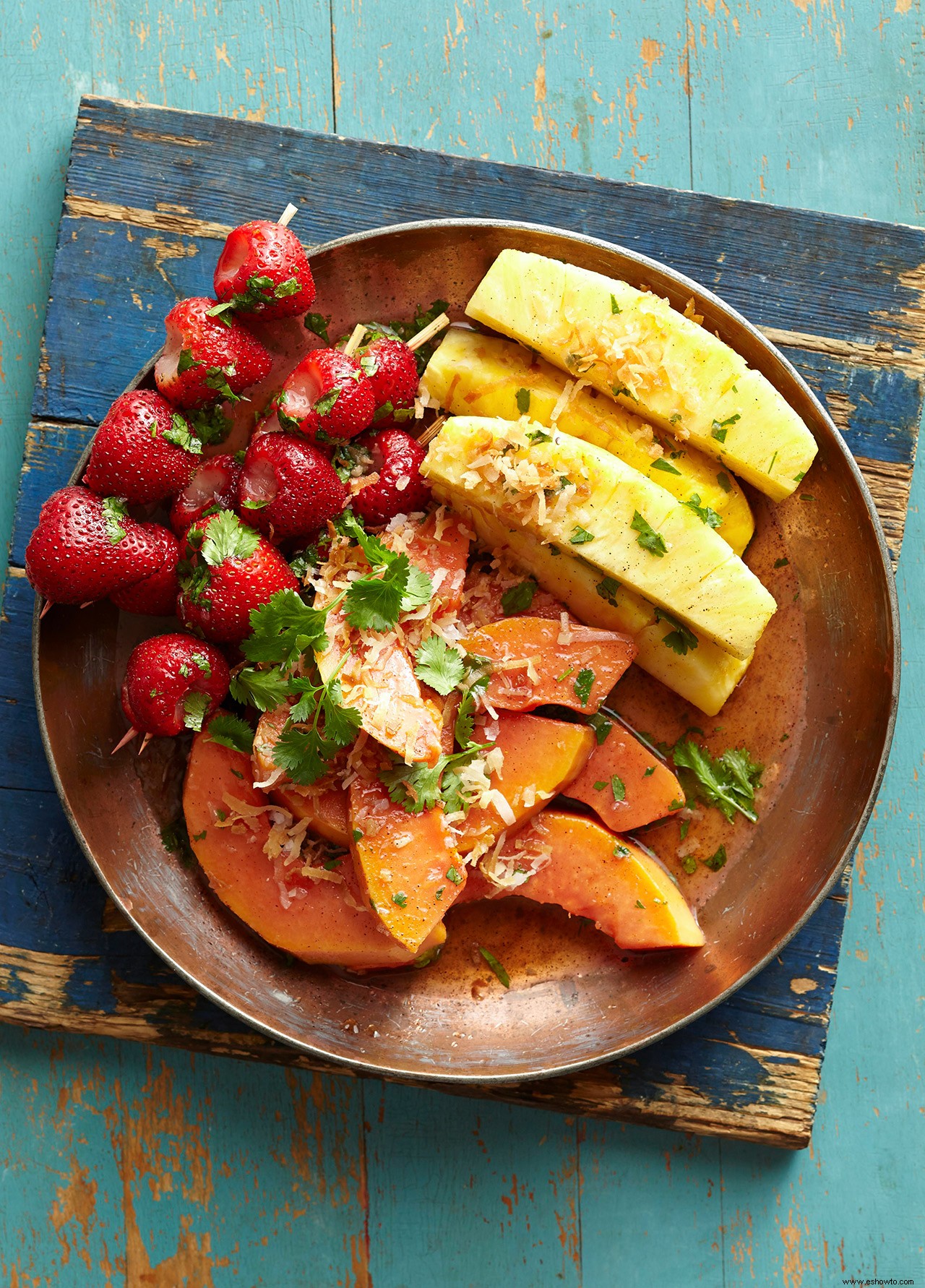 Copas Mexicanas de Frutas con Sirope de Miel y Lima 