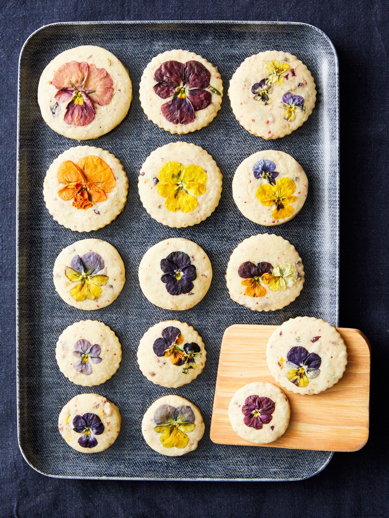 Shortbread de pimienta rosa y viola 