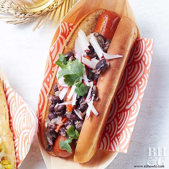 Perros cubanos con chili con frijoles negros 