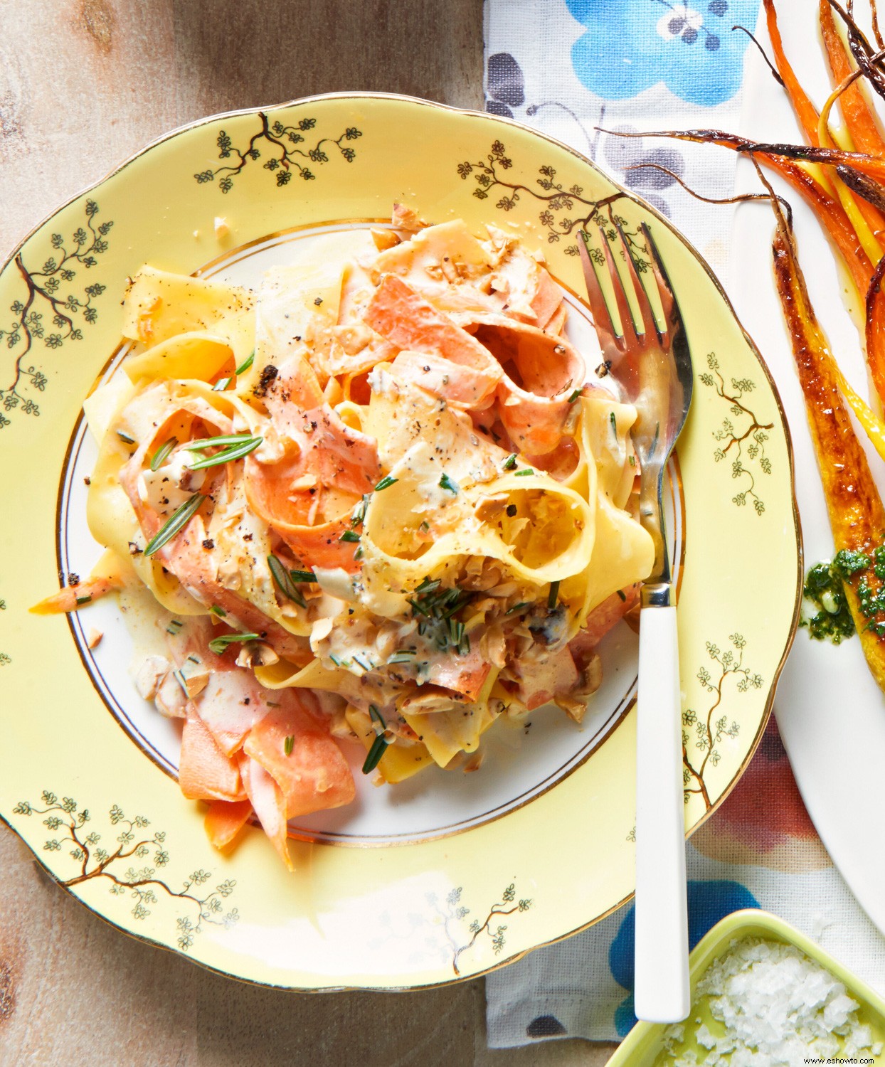 Pappardelle de cinta de romero y zanahoria 