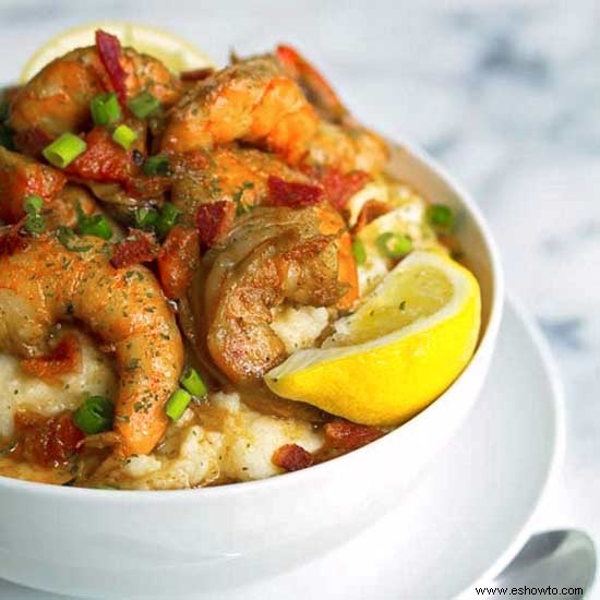 Camarones picantes a la barbacoa y sémola 