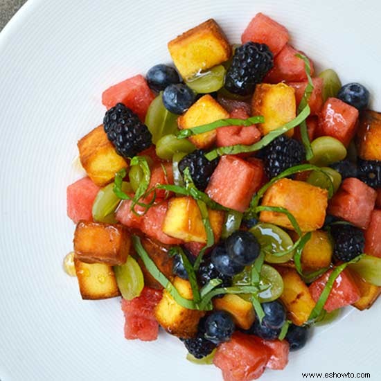 Ensalada De Frutas Con Crutones De Bizcocho 