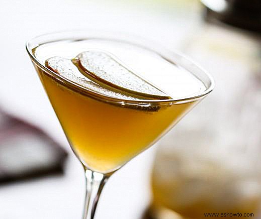 Martini con ponche de sidra de manzana 