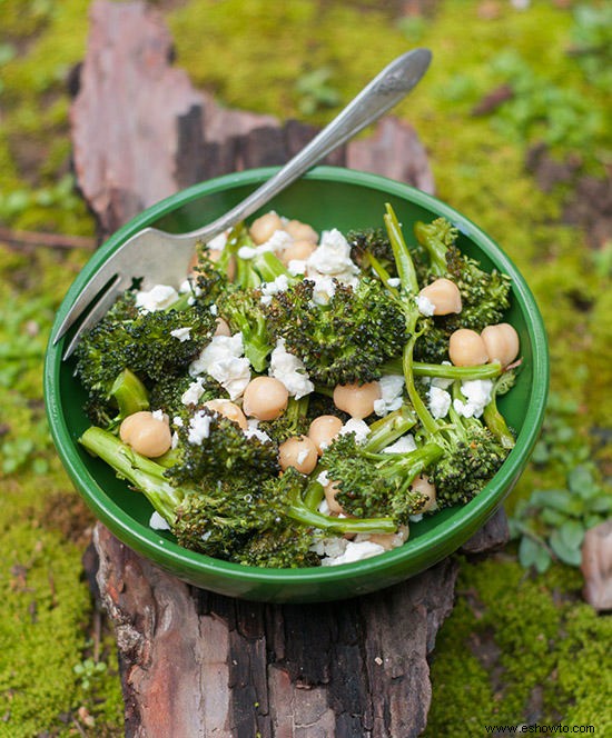 Brócoli Asado Con Feta Y Garbanzos 