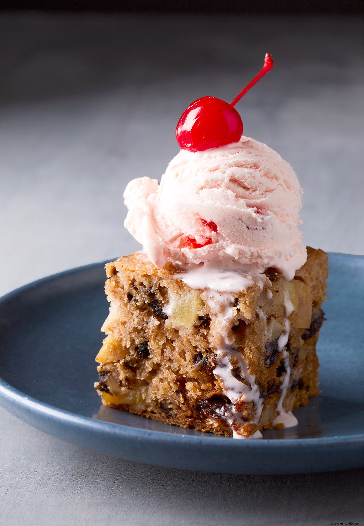 Pastel volcado de manzana y cereza 