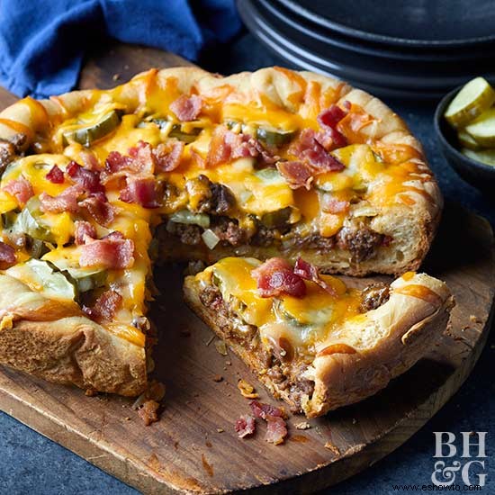 Pizza de hamburguesa con queso y tocino en olla de cocción lenta 