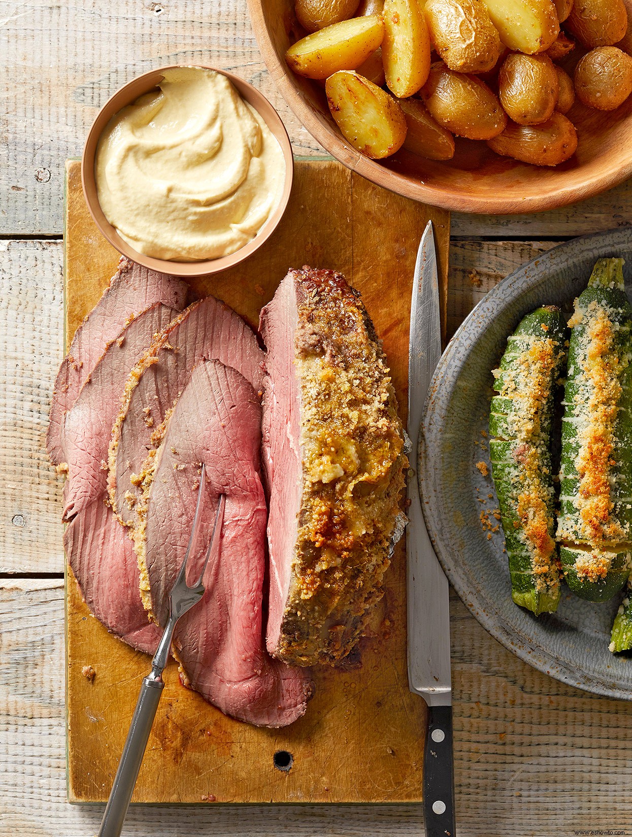 Carne asada con costra de panko con calabacín Hasselback 