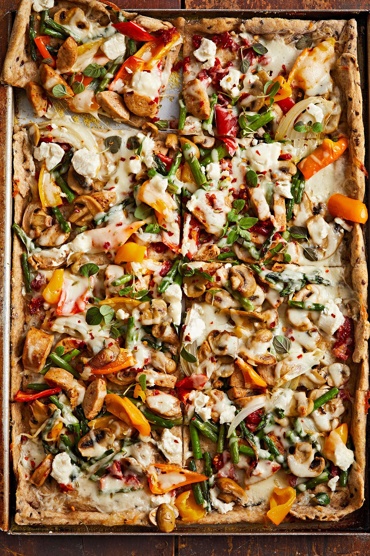 Pizza De Salchicha De Pollo Y Vegetales Asados 