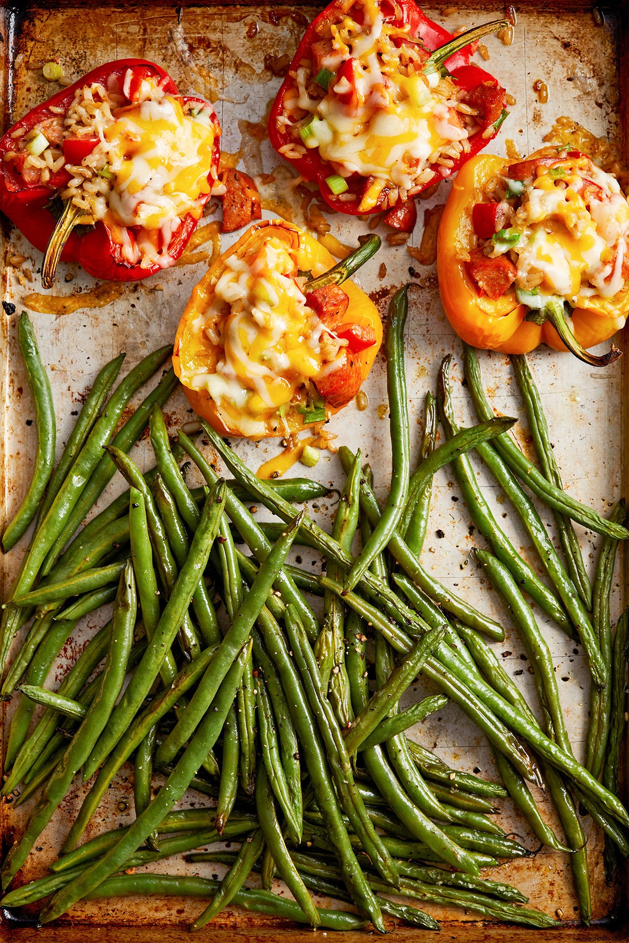 Pimientos Rellenos De Andouille De Pollo Con Judías Verdes Asadas 