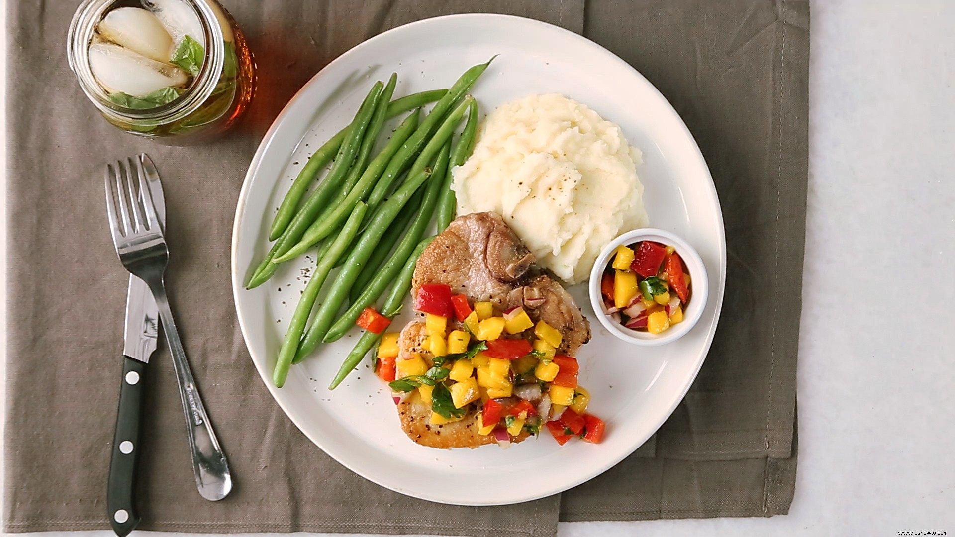 Chuletas De Cerdo Al Horno Con Salsa De Frutas Frescas 