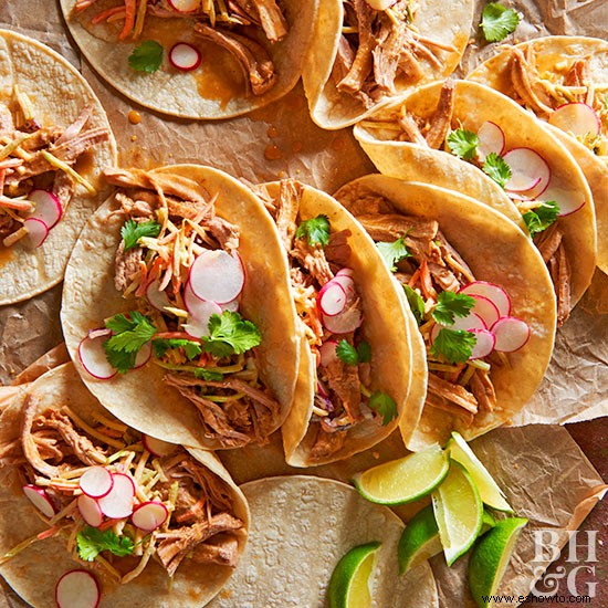 Tacos coreanos de puerco en lotes grandes con ensalada de brócoli 