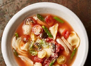 Sopa de pollo desmenuzado y tortellini 