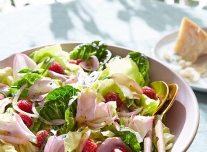 Ensalada fresca de pétalos de rosa, frambuesas y pistachos: receta ideal para primavera