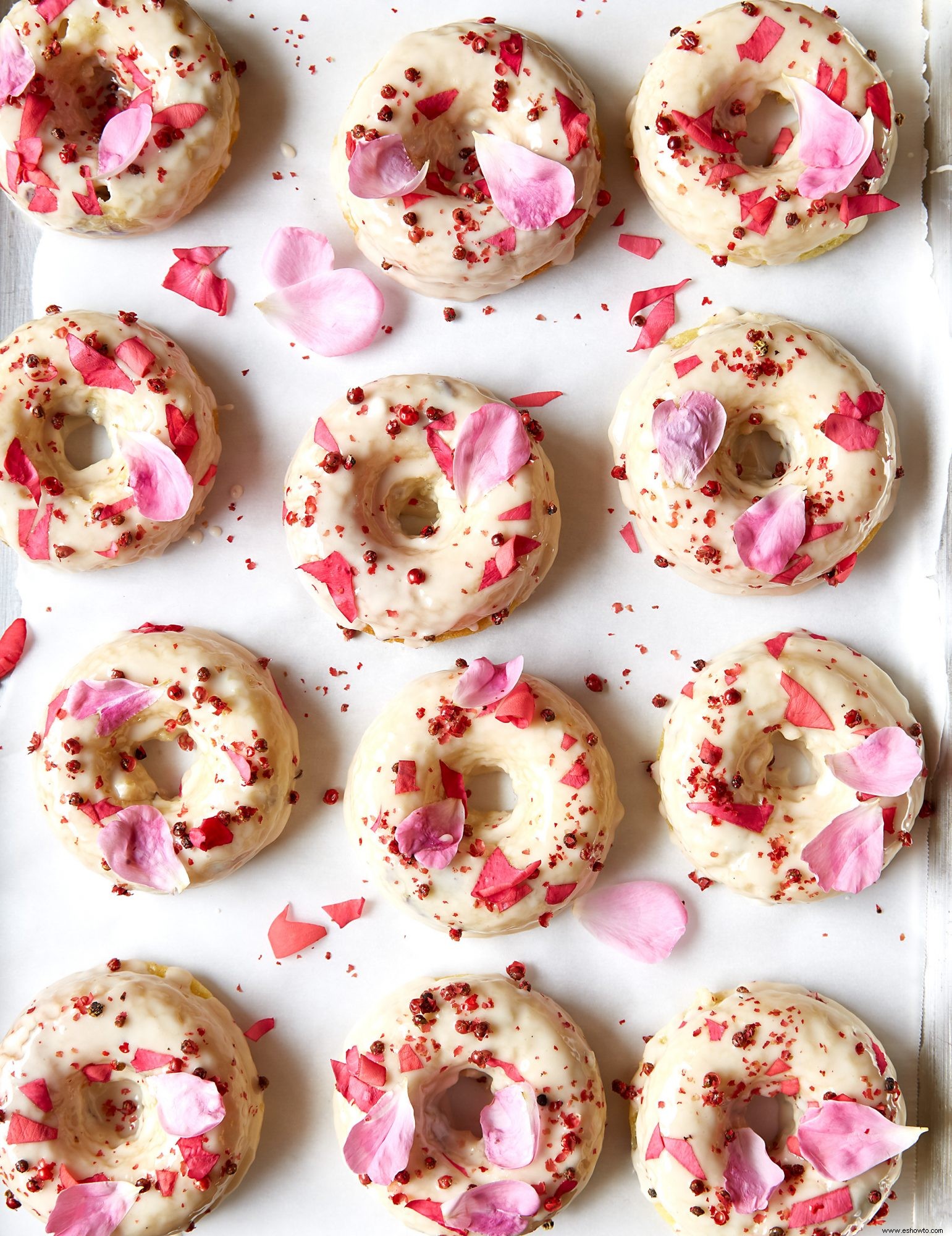 Pasteles de pimienta rosa y té de rosas 