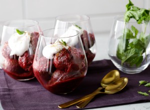 Helado de Vino Tinto con Bayas: Receta Fácil para Reciclar Vino Sobrante