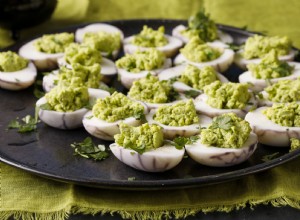 Huevos Rellenos de Araña para Halloween: Receta Fácil y Escalofriante