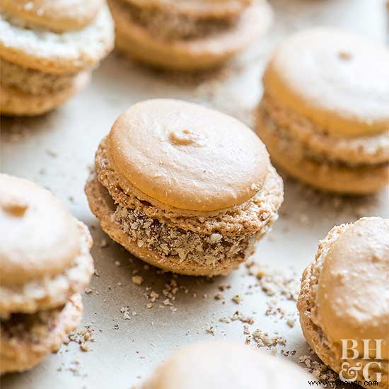 Macarons de vainilla con relleno de crema de mantequilla de nuez pecana y arce salado 