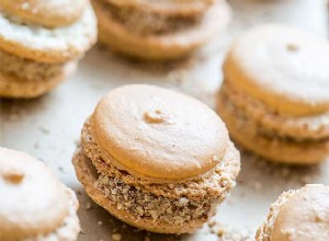 Macarons de vainilla con relleno de crema de mantequilla de nuez pecana y arce salado 