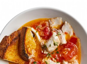 Lubina Rayada en Caldo de Tomate: Receta Saludable y Rápida de Sopa de Pescado