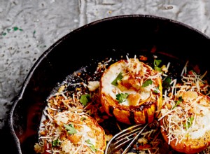 Hueveras de Calabaza Delicata al Horno con Migas Crujientes de Hierbas