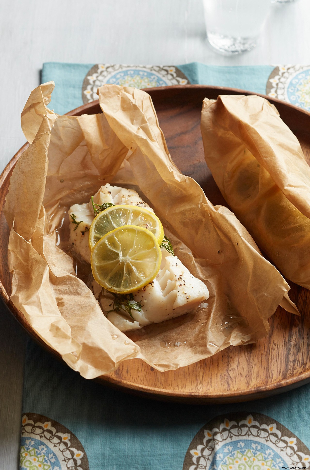 Paquetes de pescado con limón y eneldo en olla a presión 