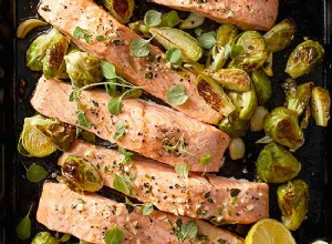 Salmón Asado con Ajo y Coles de Bruselas: Receta Fácil y Saludable